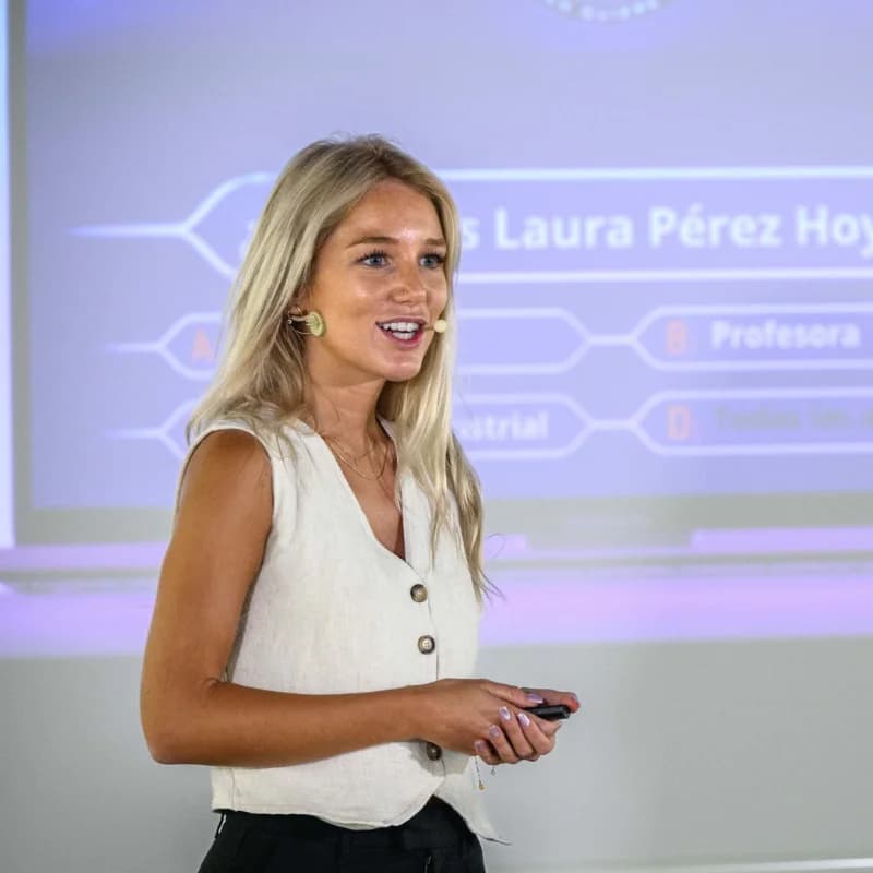 Laura Pérez - Career Coach especializada en carreras tech